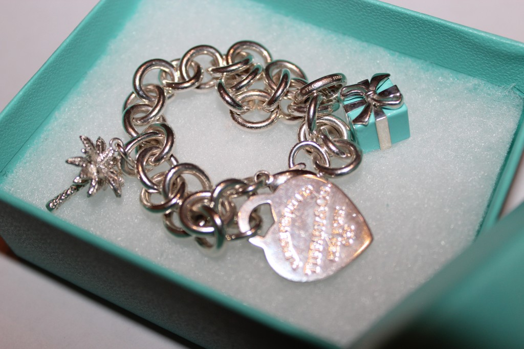 tiffany-bracelet-in-box