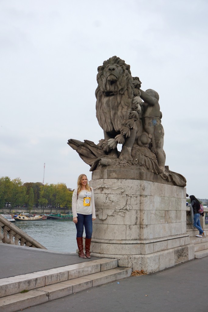 lion-statue-seine-paris