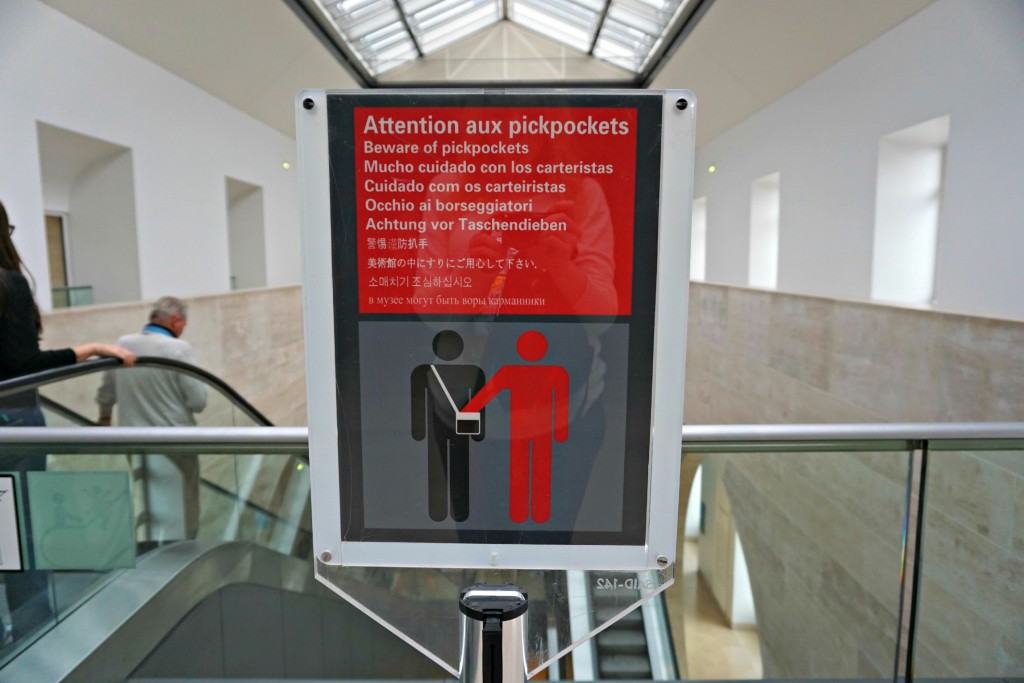 Pickpocket warning sign at the Louvre in Paris