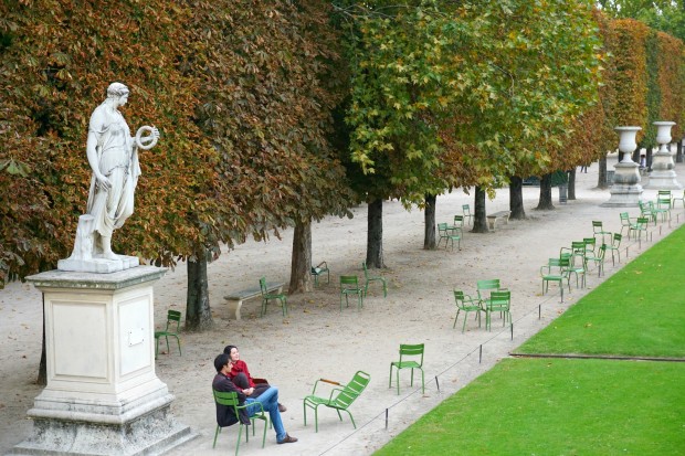 Walking Around Paris Diaries – Visiting Tuileries Garden, Eiffel Tower, and Champs Elysees