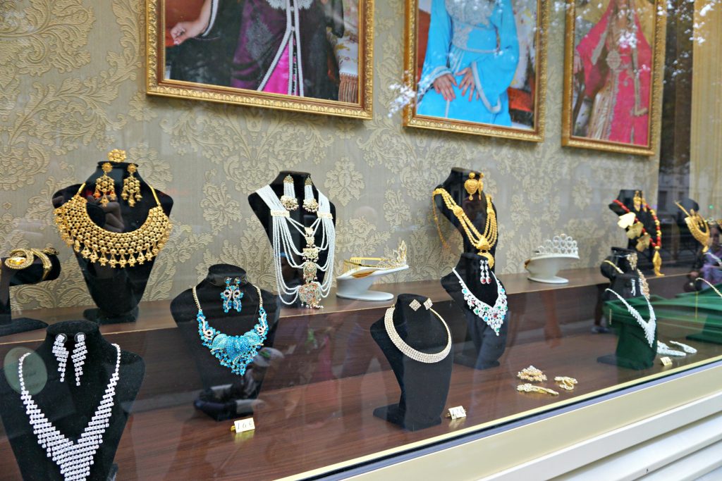 costume-jewelry-paris