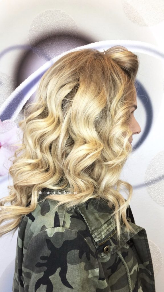 Large loose waves blonde romantic wedding guest hairstyle medium length hair @blushinginhollywood