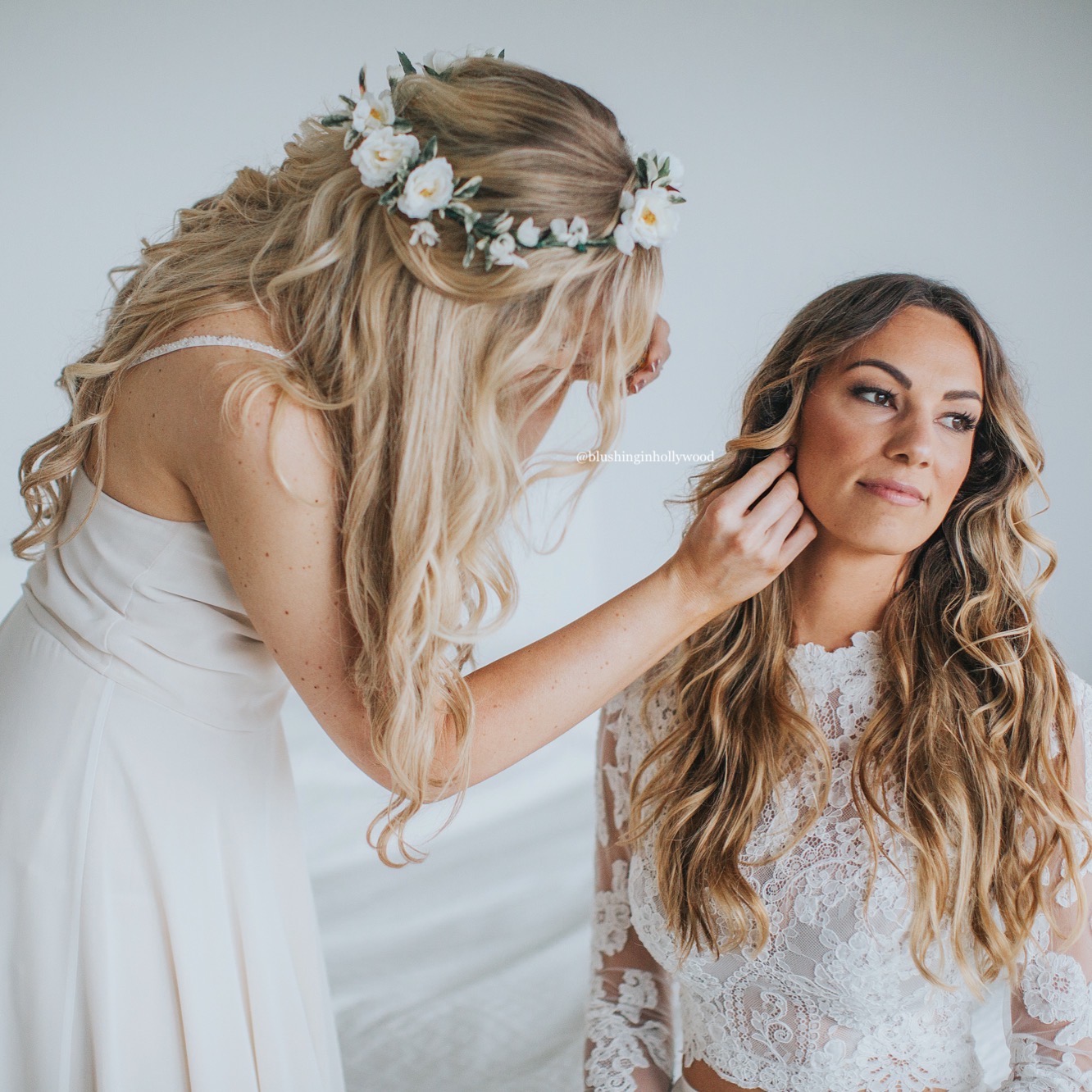 Long loose blonde waves wedding hair inspo with flower crown - Blushing in  Hollywood